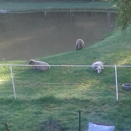 Les Portes Des Froises Bed & Breakfast