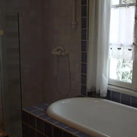 Les Portes Des Froises Frühstückspension 3*